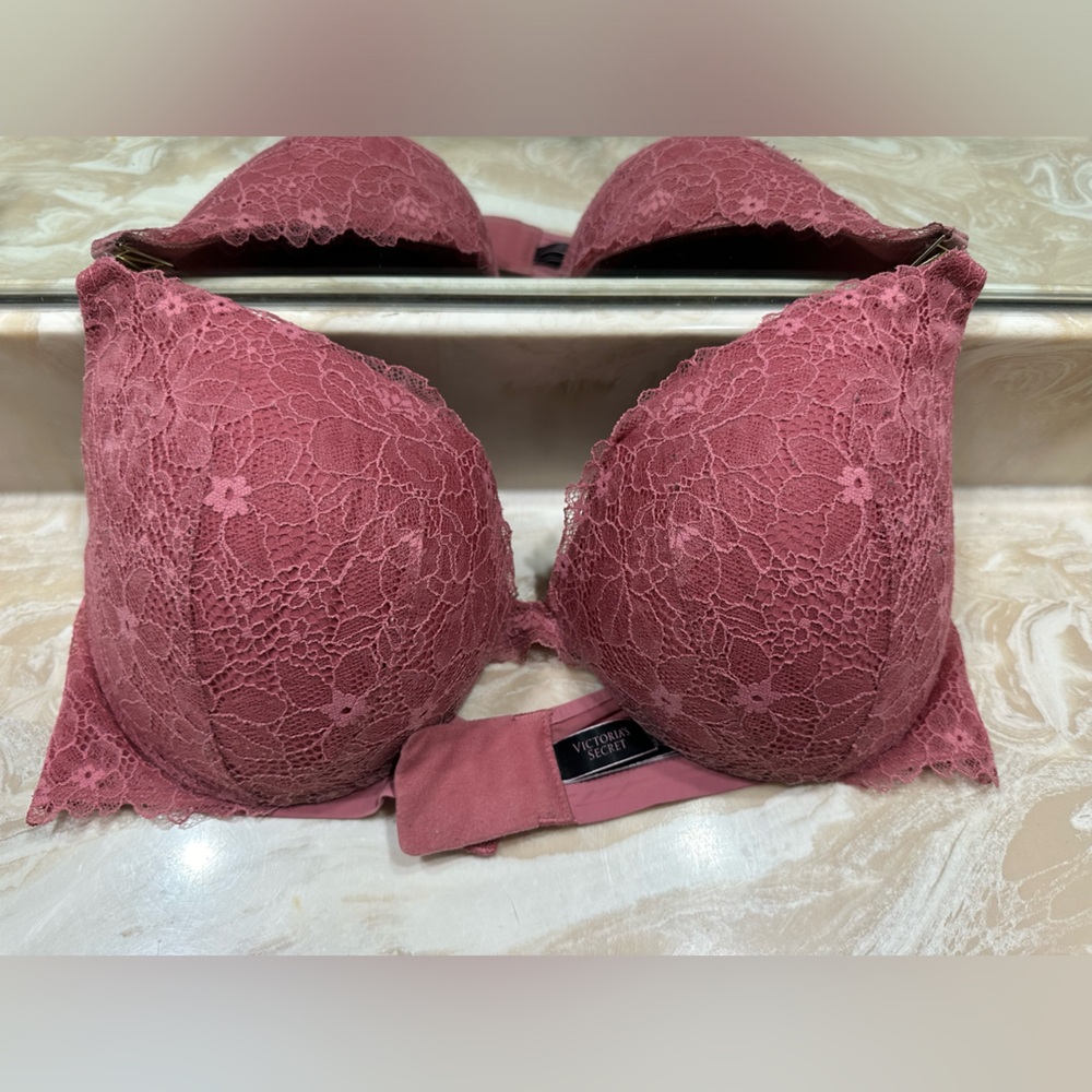 Victoria Secret Very Sexy Uplift Plunge Bra 38DD
